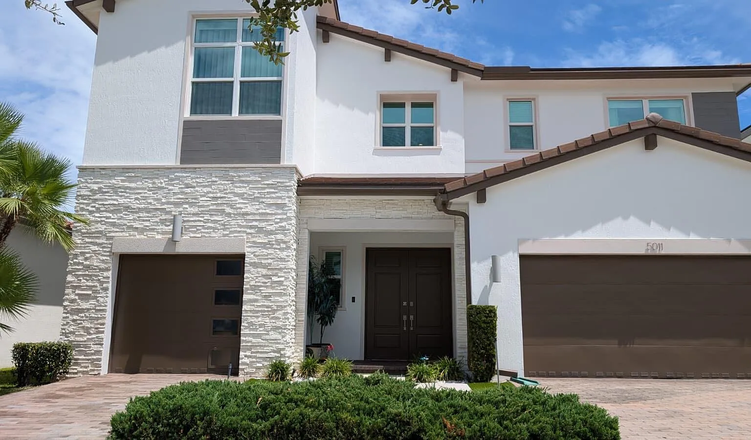 4 bed, 4.5 bath, 3700 sqft, $7,200 — Photo 3