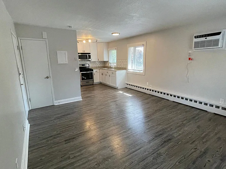 689 Lowry Ave NE #7 — Photo 18
