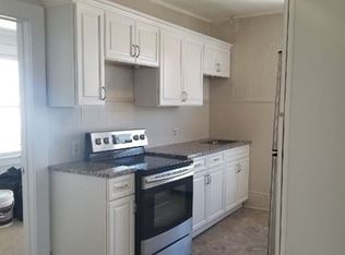 43 White Ct APT 2R, Clinton, MA 01510