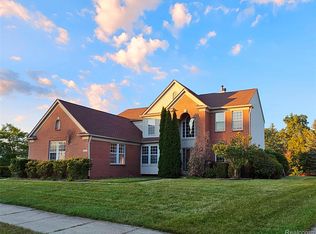 8350 Thornhill Dr, Ypsilanti, MI 48197