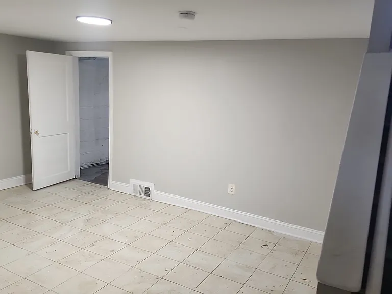 5425 Crismer Ave — Photo 9