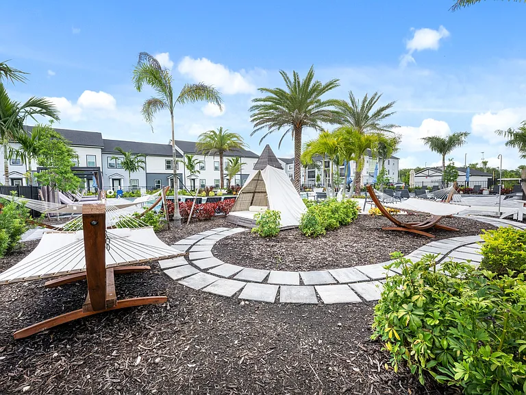 Novo Gateway Apartments and Townhomes — Photo 10