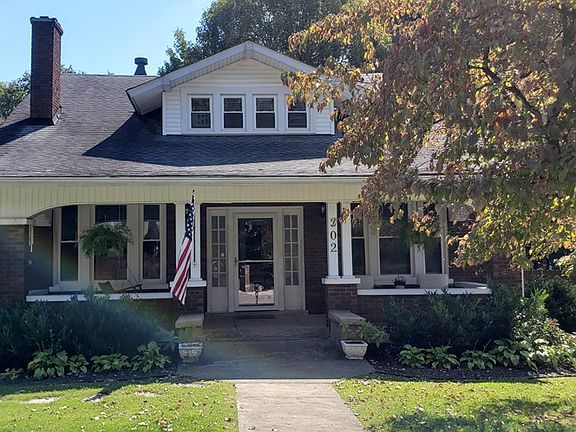 2nd image of 302 W Brown St