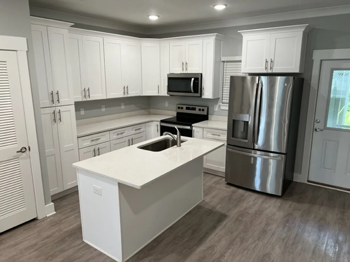 Newly Painted Verandas of Freeport Townhome Near the Beaches! — Photo 2