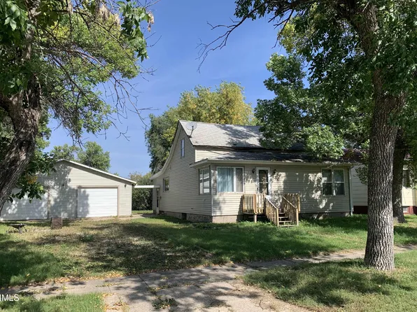 911 2nd St NE, Fessenden, ND 58438