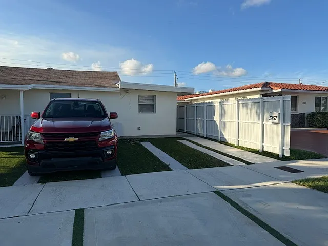 2 bed, 646 sqft, $2,300 — Photo 2