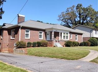 819 4th Street Dr NW, Hickory, NC 28601
