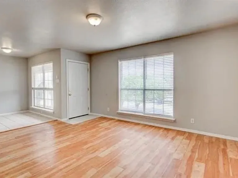 609 Race St #A — Photo 4