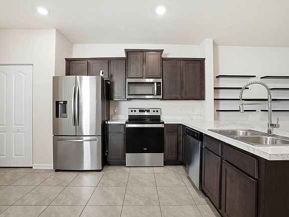 3rd image of 377 Aralia Ln