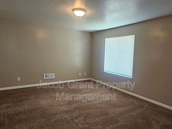 2nd image of 949 Eve Dr APT 4