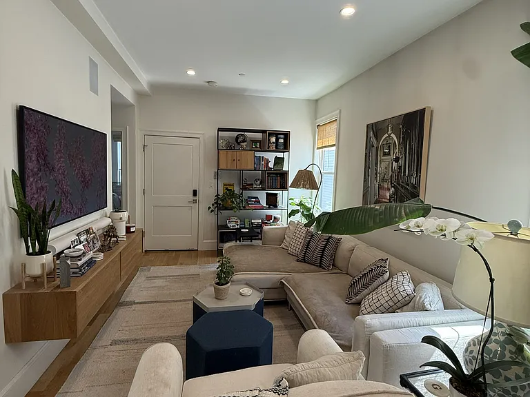 3231 Washington St #3 — Photo 14
