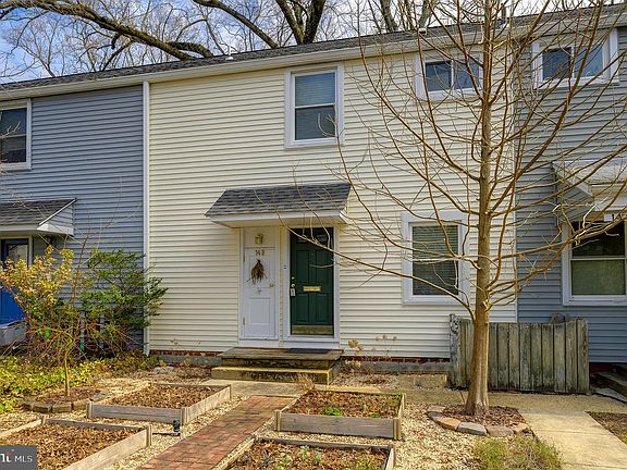 3rd image of 14 Laurel Hill Rd Unit R