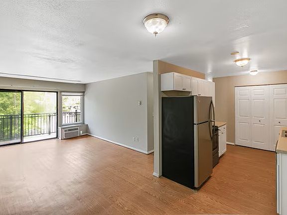 4th image of 720 W Michigan Ave APT 108