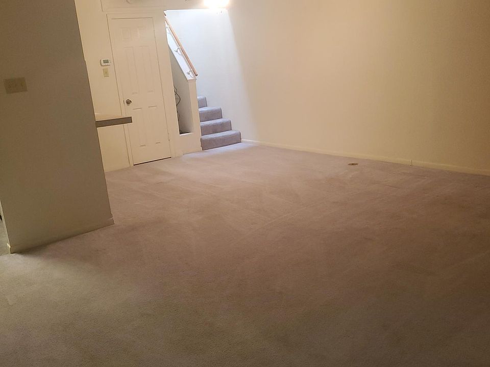1st image of 3017 Crossroads Dr