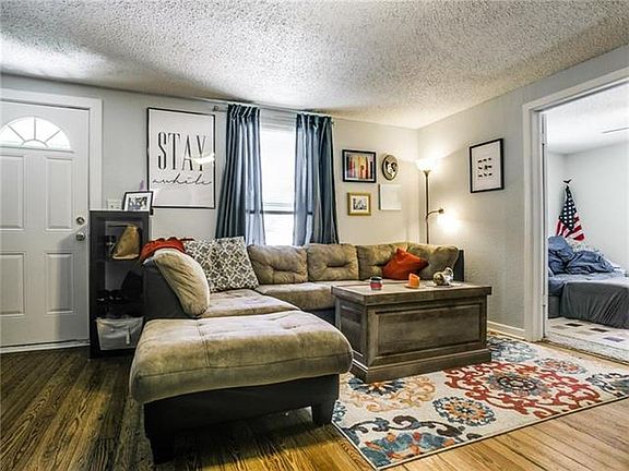 4th image of 4813 Calmont Ave