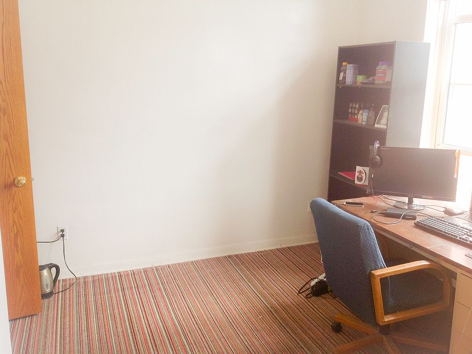 This bedroom has a size of 163 sq feet.