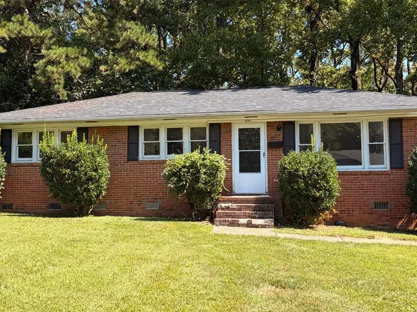 6108 Castle Ct, Charlotte, NC 28213