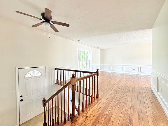 5th image of 212 Cardinal Ave