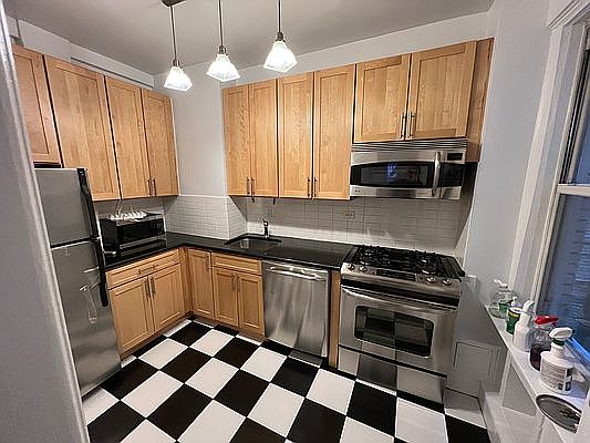 5th image of 115 E 89th St #1B