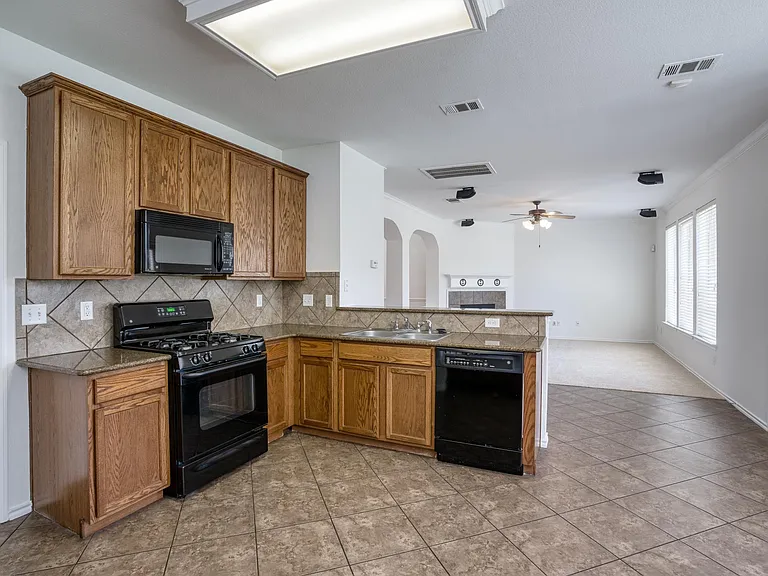 9909 Delamere Dr — Photo 10