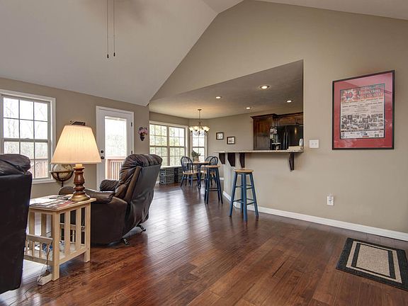 5th image of 343 S Woods Way