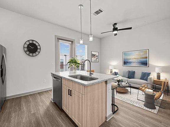 2nd image of 5837 Calmont Ave #2317