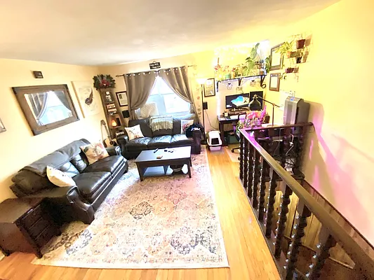 Sold by Winzone Realty Inc | media 10