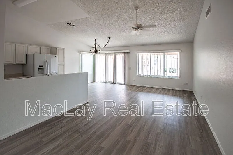 2 bed, 2.0 bath, 1083 sqft, $1,700 — Photo 4