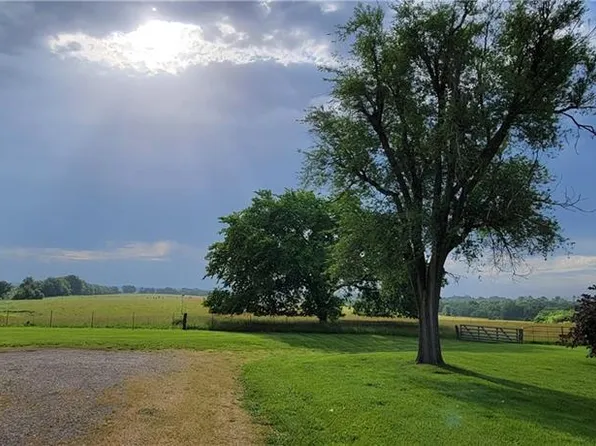 540 SW 300th Rd, Centerview, MO 64019