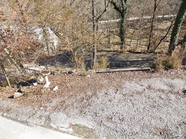 Douglas St, Eureka Springs, AR 72632