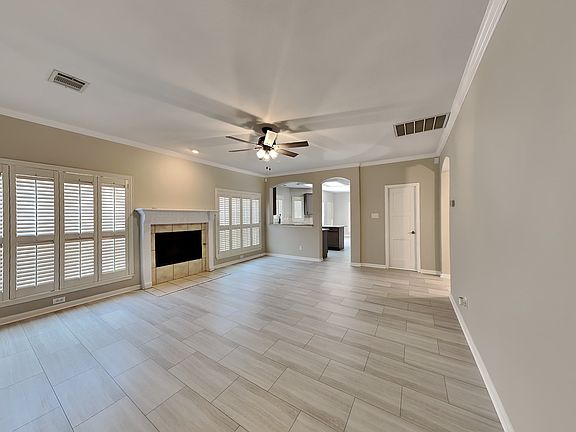 3rd image of 1502 CRESCENT CT