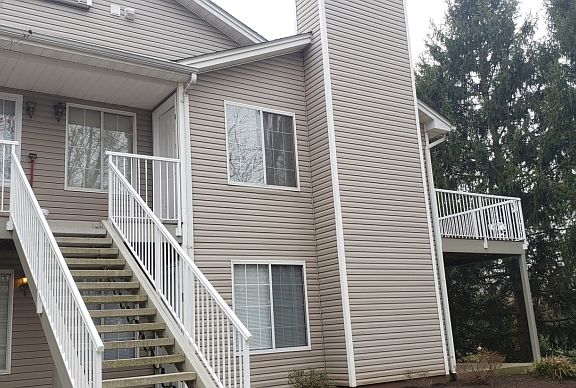 2nd image of 2 Cedar Ct