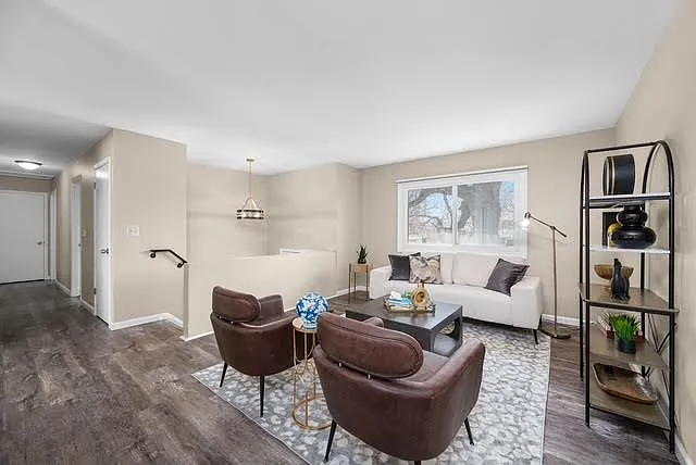 2103 Fairmeadows Dr — Photo 3