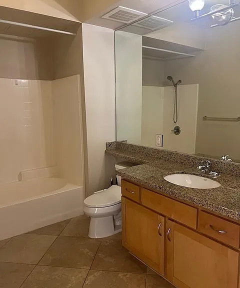 450 J St #7111 — Photo 10