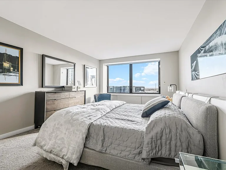 65 E India Row #26F — Photo 22