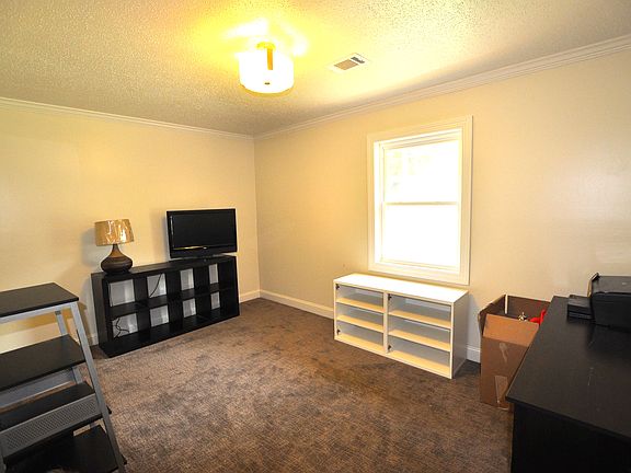 4th image of 15376 Chaise Dr