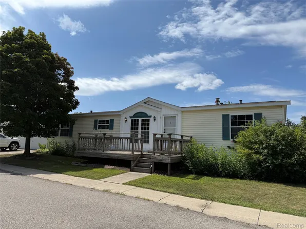 308 Alpine Dr, Clarkston, MI 48346