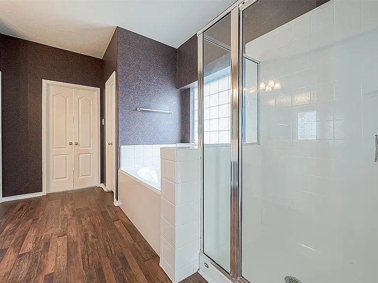 2422 Leanett Way — Photo 28