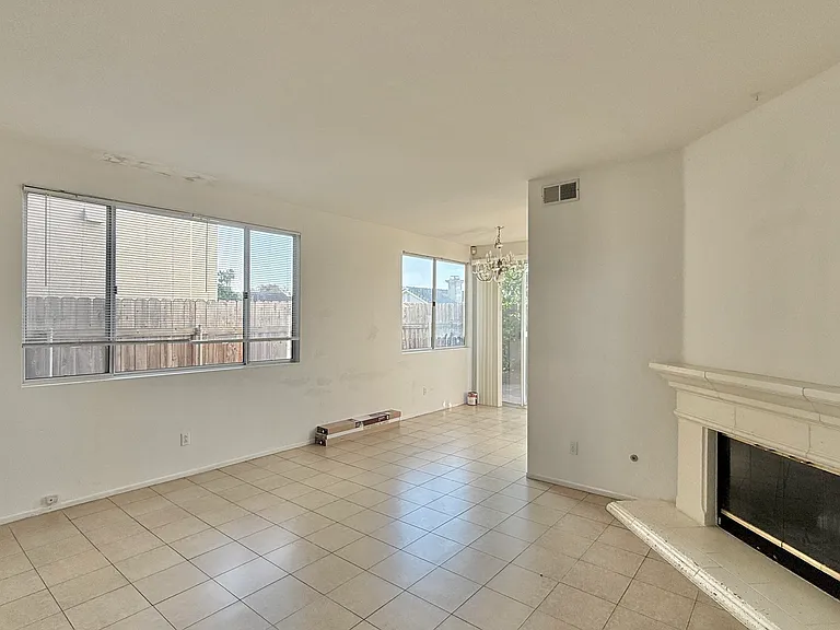 9250 Longridge Way — Photo 10