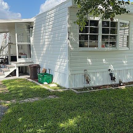 3rd image of 374 Poincianna Dr