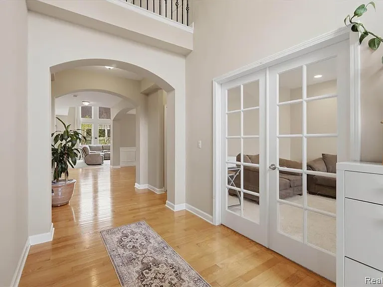 1114 Wales Dr — Photo 9