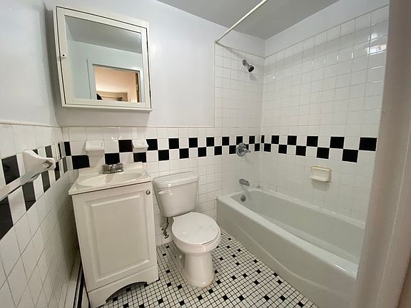 4th image of 150 Stanhope St #L2