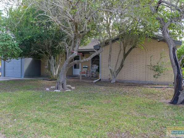 634 1st St, Port Isabel, TX 78578