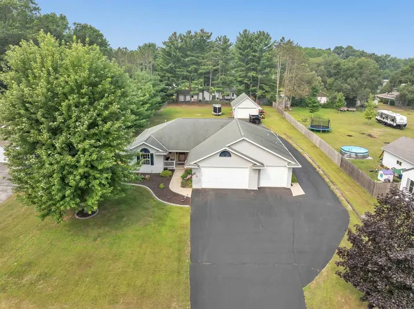 3167 Lakeview Dr, Suamico, WI 54173