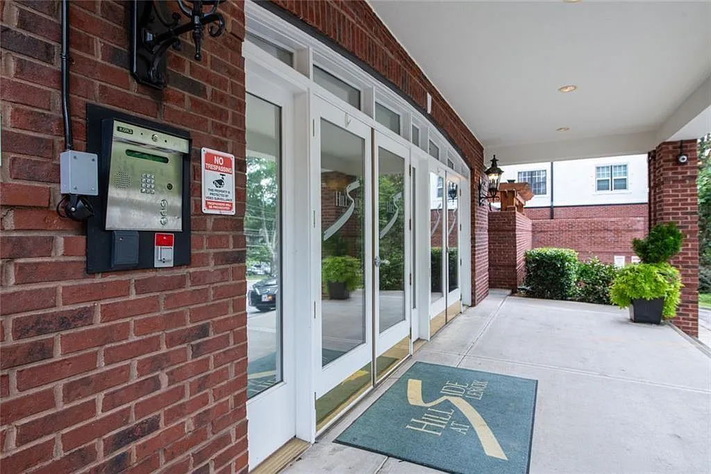 2 bed, 2.0 bath, 1105 sqft, $2,250 — Photo 1