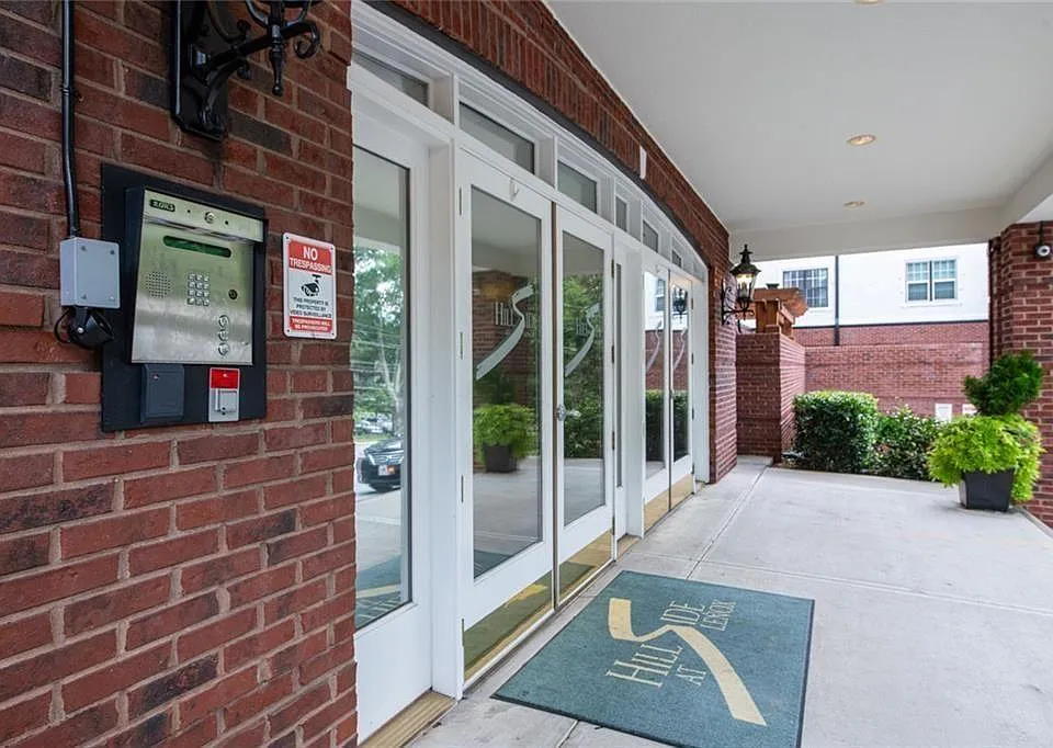 3275 Lenox Rd NE #207