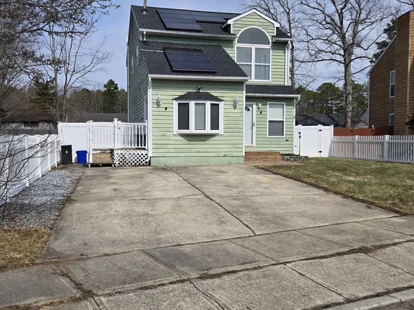 2 Heritage Ter, Egg Harbor Township, NJ 08234