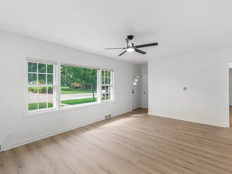 105 Sunset St — Photo 16