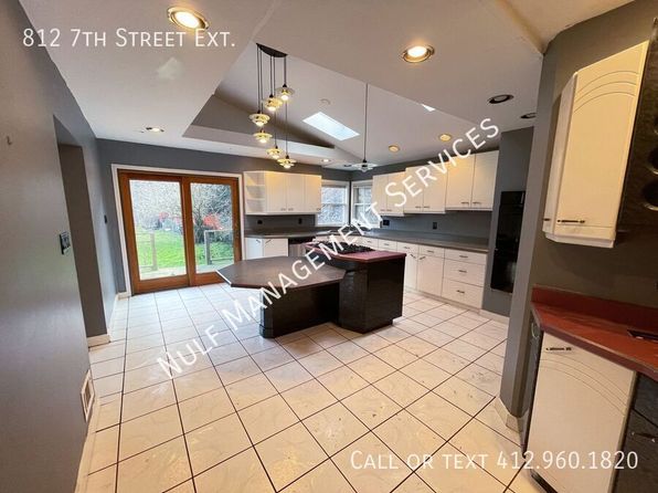 812 7th St, Trafford, PA 15085