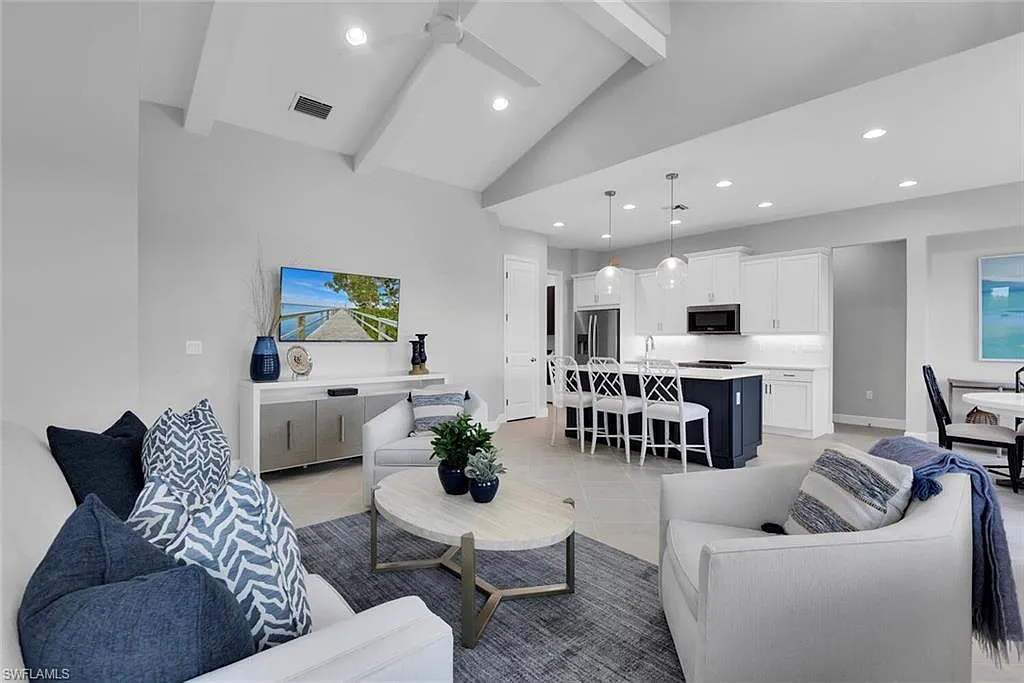 2 bed, 2.0 bath, 1387 sqft, $8,000 — Photo 3